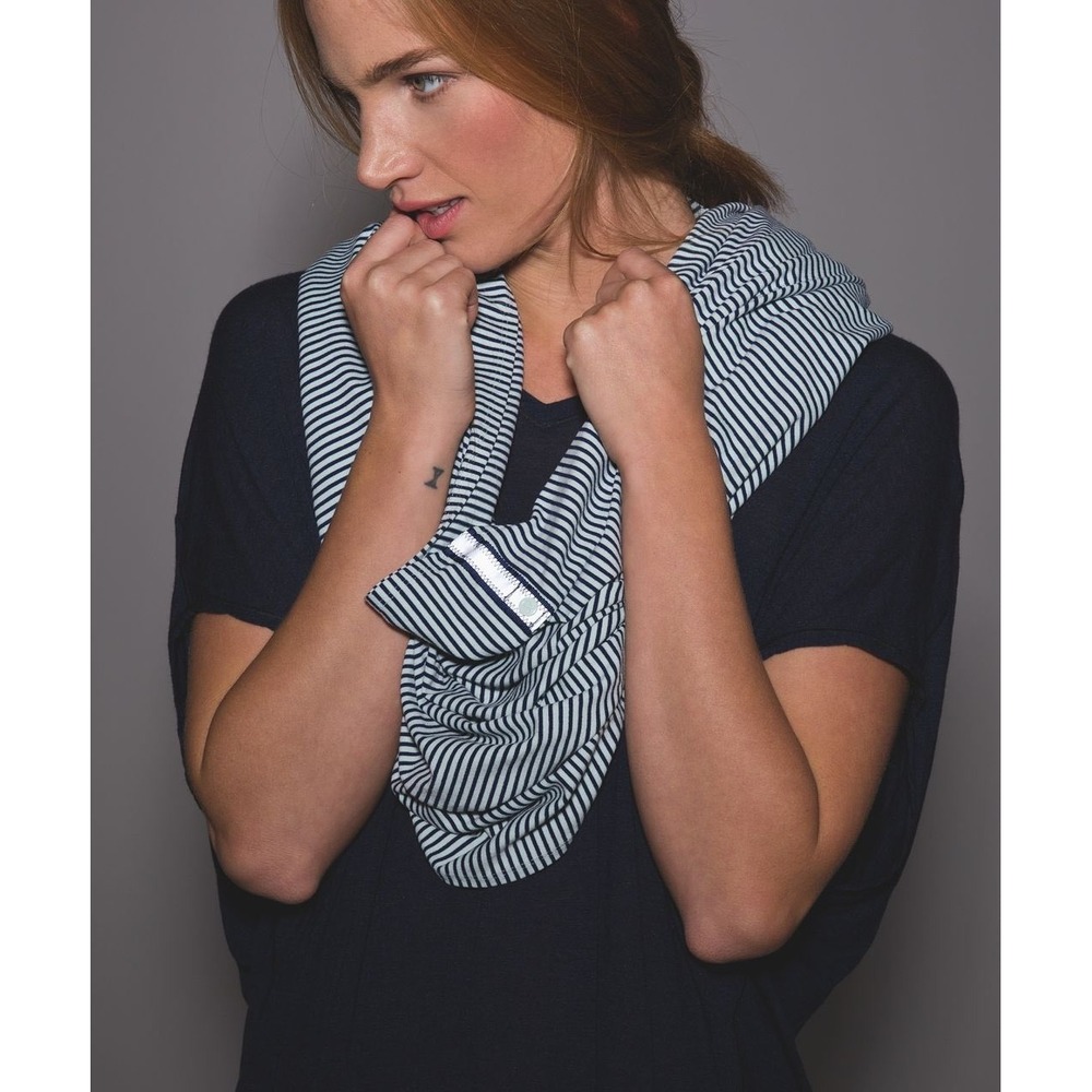 Lululemon Vinyasa Scarf Navy Blue White‎ Striped Snap Infinity Wrap Rulu Scarf